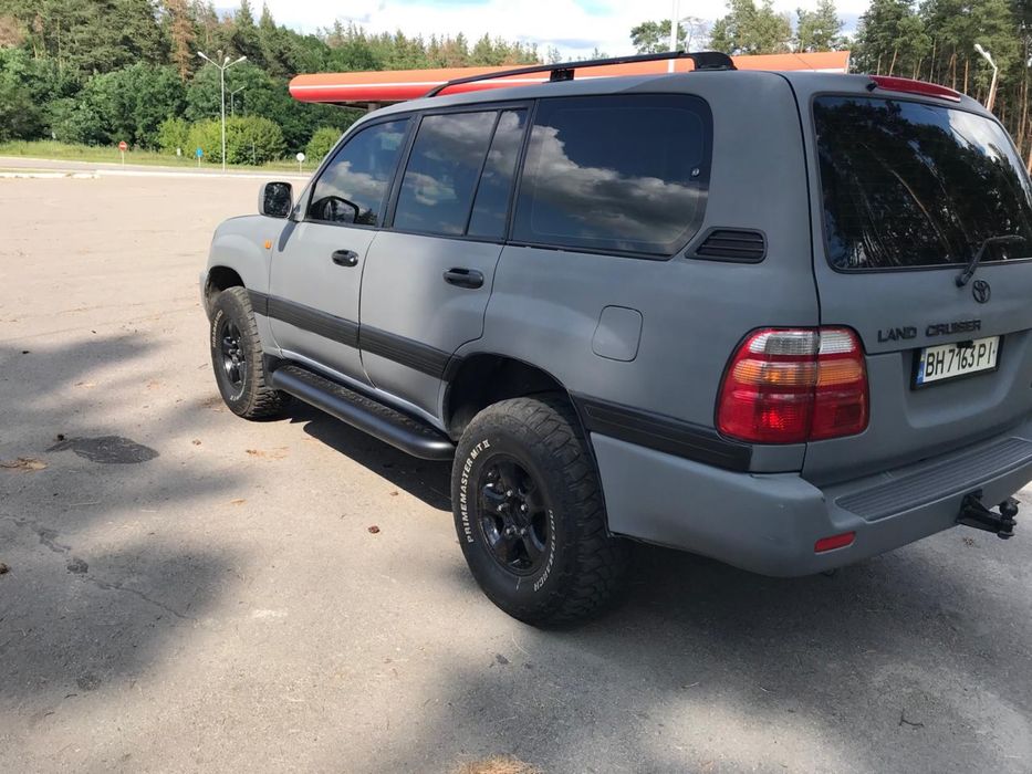 Toyota LandCruiser 100