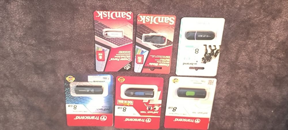 Карти пам'яті флешки на 8 Gb