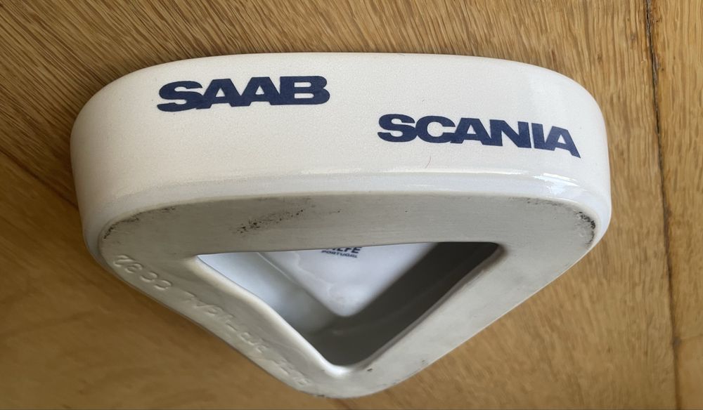 Cinzeiro Saab Suzuki Cimpomóvel