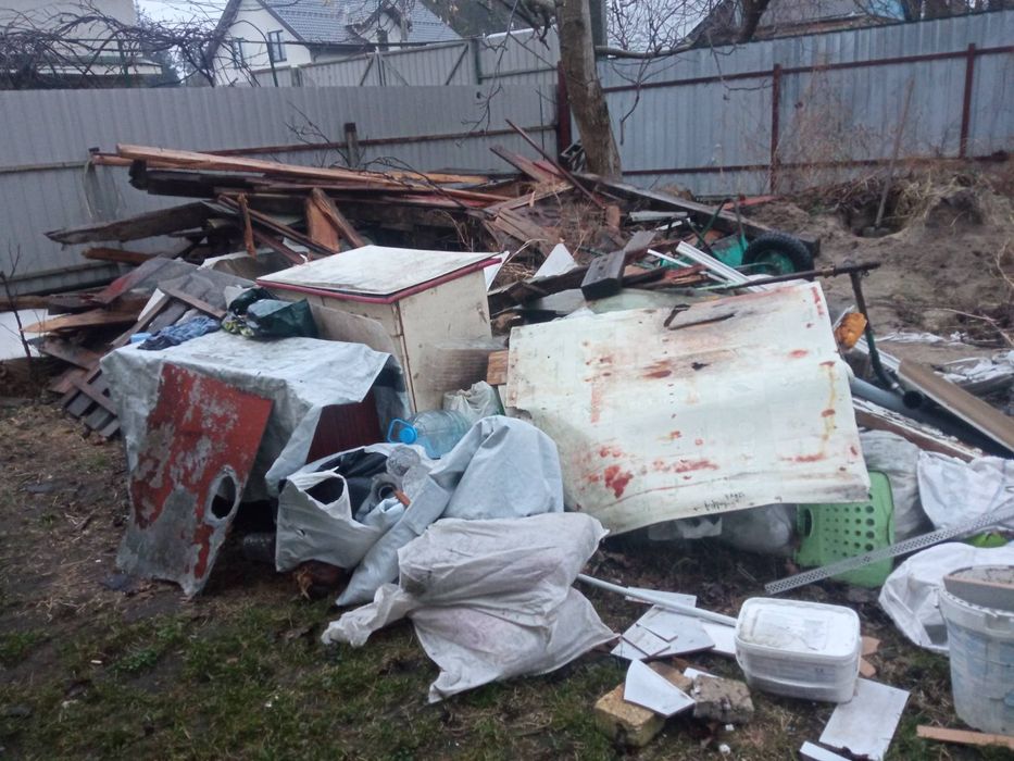 Вивіз строй мусора, побутового хламу, гілля дерев та інше.
