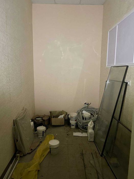 Продається приміщення магазину разом з 3-к квартирою, район Сєдова.