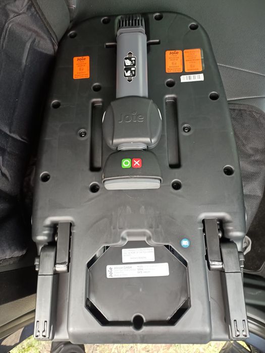 Fotelik samochodowy z bazą ISOFIX