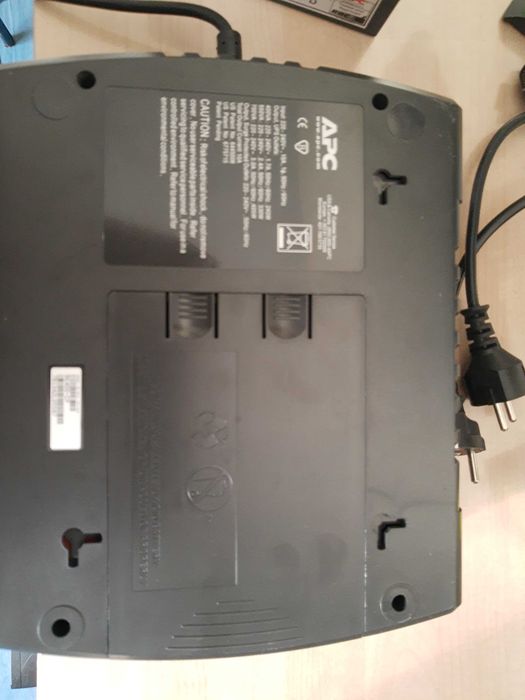 Zasilacz awaryjny UPS APC es400