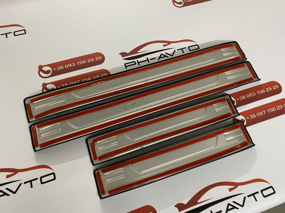 Накладки на пороги Mitsubishi Outlander 2013-2022 Premium якість