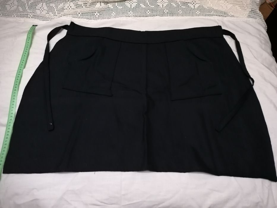 Aventais pretos antigos e saia preta folclórica