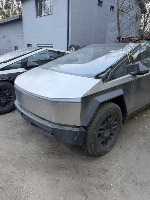 Ремонт Tesla Cybertruck | Відновлення батареї | Діагностика та програмування