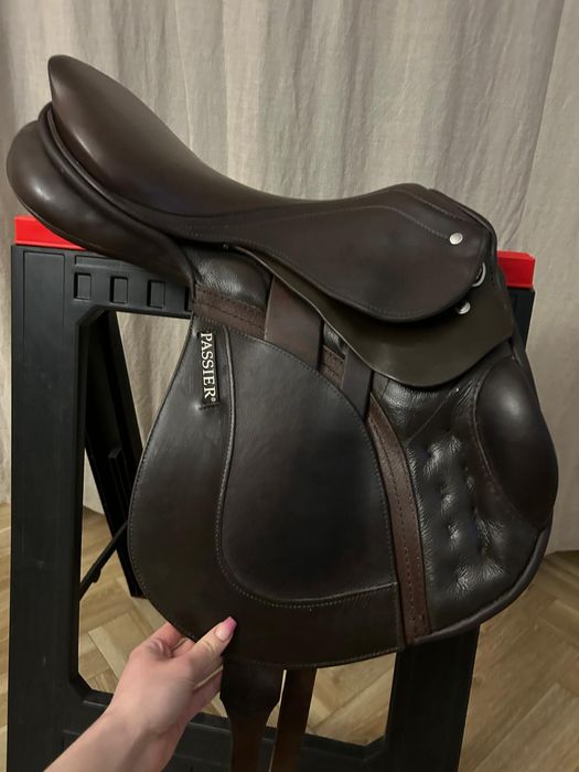 siodło skokowe Passier, model Carolina. Rozmiar siedziska: 17.5”