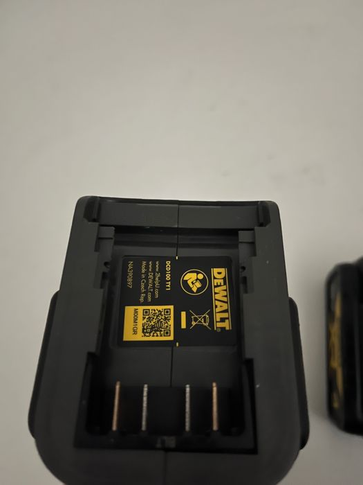 Wkrętarka DeWalt zasilanie akumulatorowe 18 V DCD100 limitowana 1x 4Ah