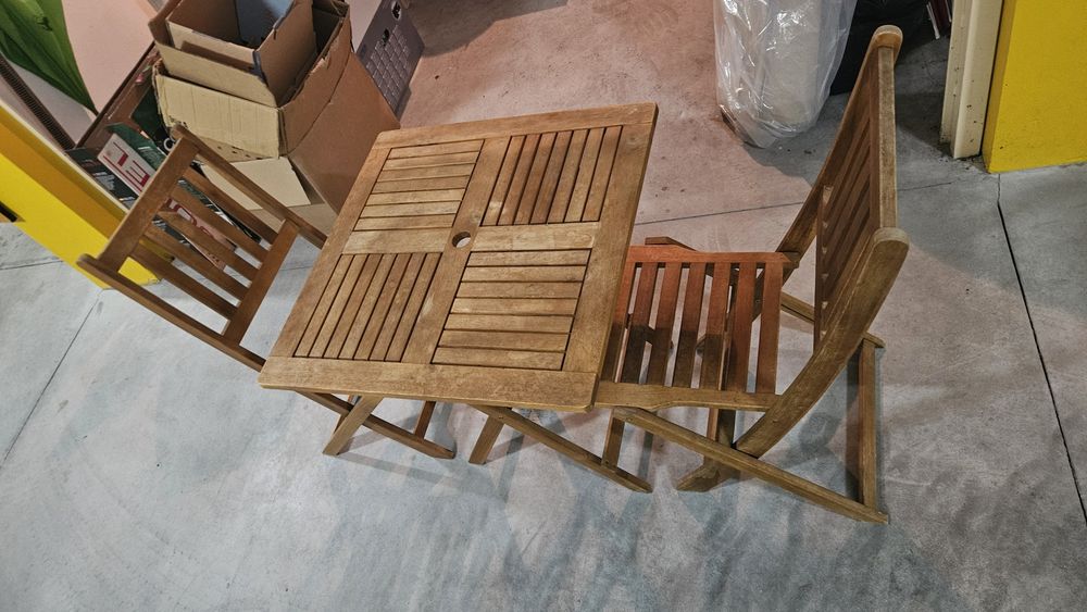 Conjunto de Mesa e 2 Cadeiras Dobráveis em Madeira (Ideal para Jardim/Varanda)