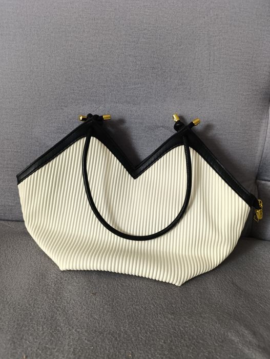 Torebka kremowa średnia