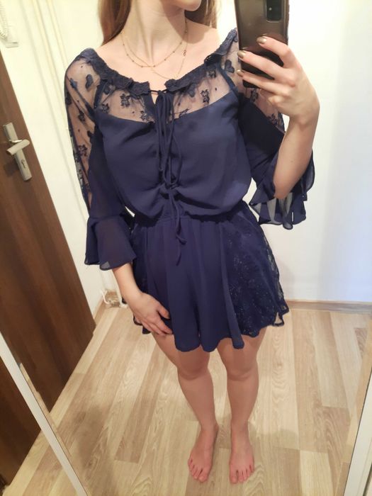 Elegancki granatowy kombinezon z koronką