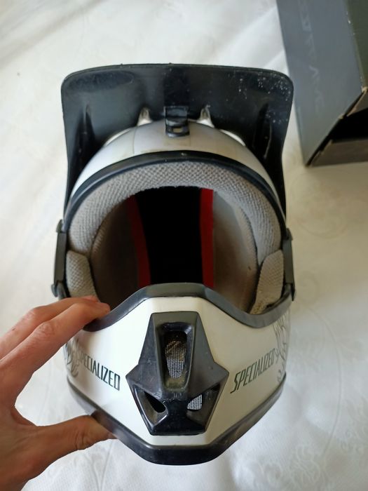 Шоломи  Fullface карбоновий specialized S  казанок S