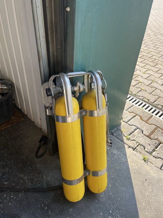 Продам два кисневих балона