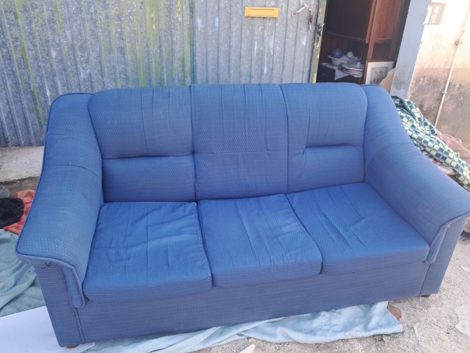 Conjunto de sofás  em tecido com cama