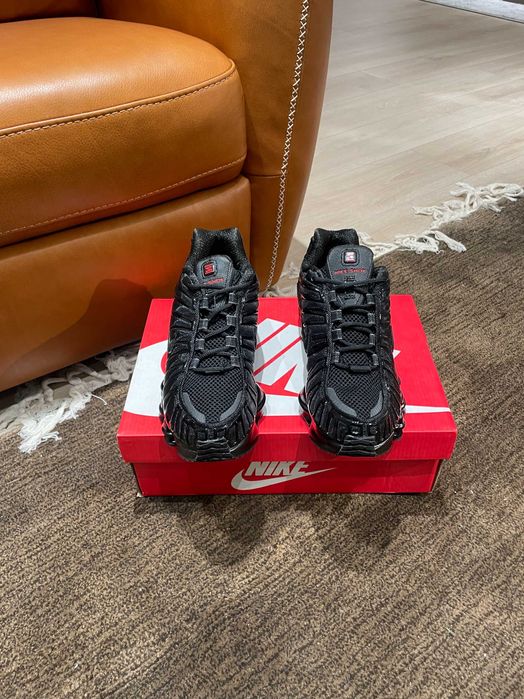 Czarne buty sportowe Nike Shox TL R.40