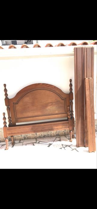 Cama de Casal em Madeira Maciça / Estilo Clássico