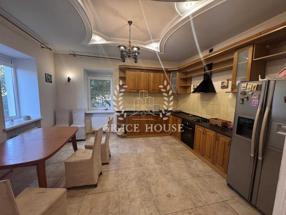 Продажа дома 300м. кв. с выходом на Днепр Конча-Заспа Козин дамба