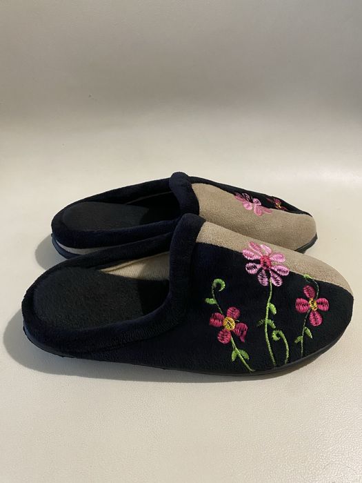 Chinelos de quarto de senhora novos, ainda por utilizar, estilo mule.  Tamanho 37