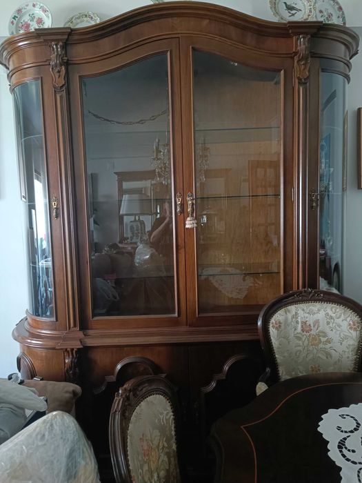 Cristaleira com Iluminação Interior