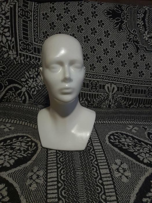 Głowy manekiny na czapki szaliki chusty opaski