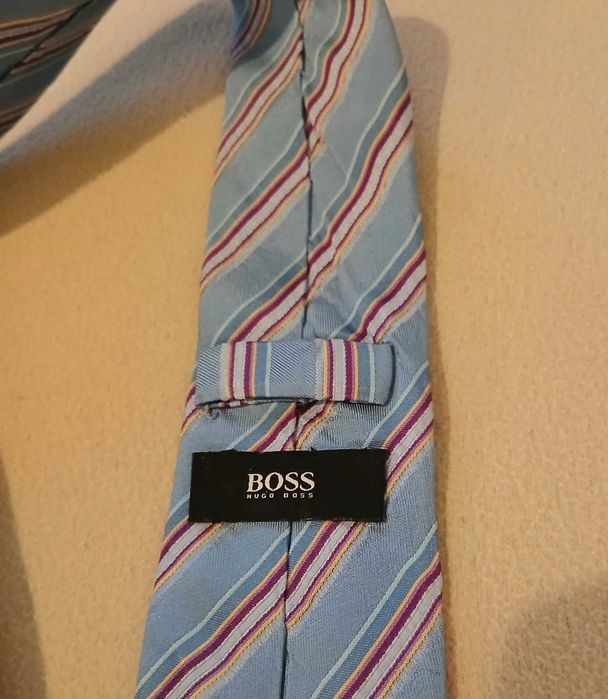 Krawat Hugo Boss.