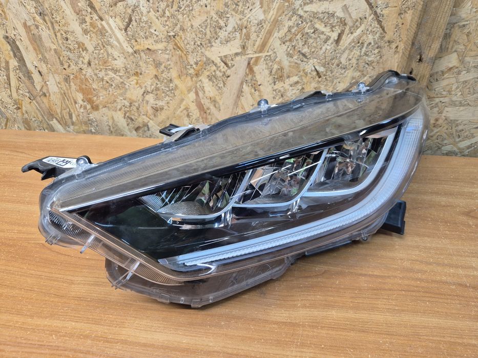 Toyota Yaris IV MK4 lampa lewa przednia led K0-8 OEM EU