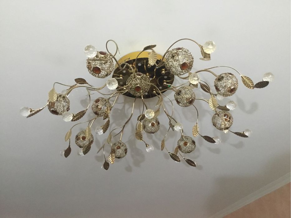 Продам люстру LED-кулі 12 шт