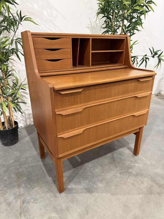 Piękny tekowy sekretarzyk toaletka Dania super stan dowóz wysyłka