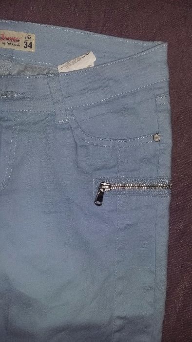 Spodnie jasne niebieskie rurki 34 xs diverse nowe