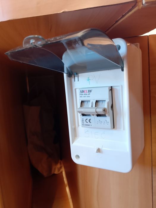 Instalacja off grid PV  kamper przyczepa kempingowa z montażem