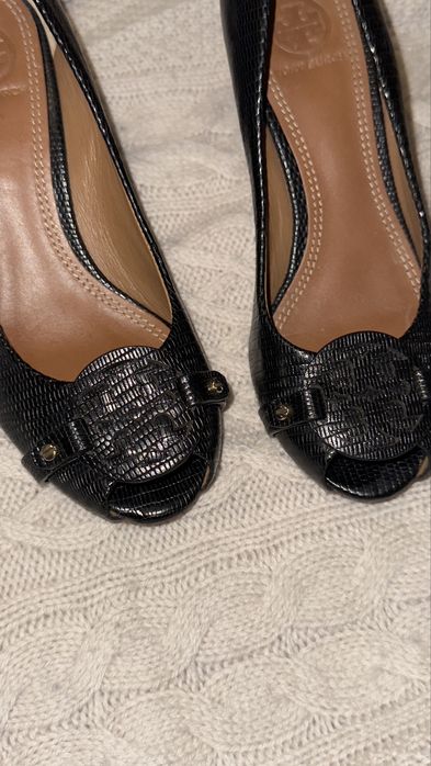 Tory Burch , шкіряні туфлі на танкетці , стан нових, розмір 36