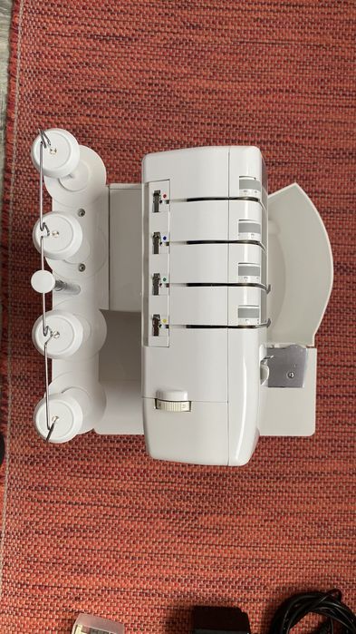 Máquina de Corte e Cose BERNINA L 450 – Semi Nova (3 meses de uso)