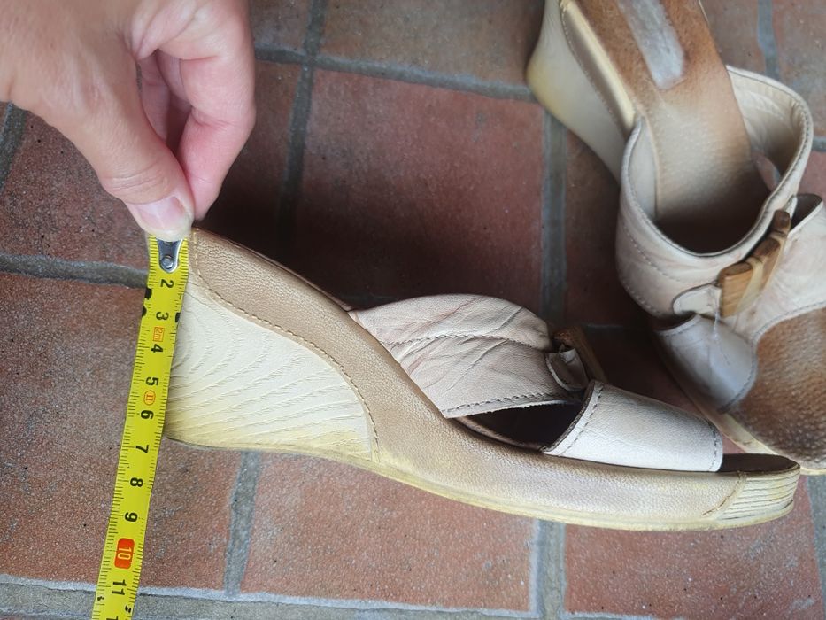 Ryłko klapki na koturnie 37/38 skóra