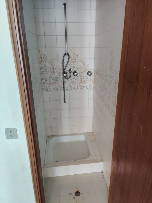 Espaço comercial 75m2 com WC completo 2⁰ andar