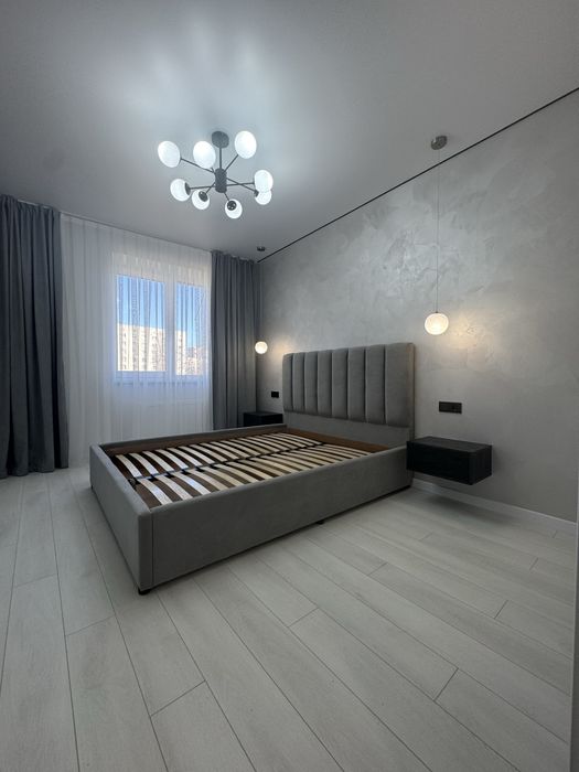 2- кімн новобудови здана з ремонтом меблями світло вода газ ліфт все є