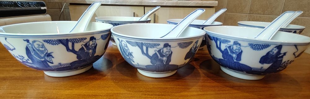 Chińskie, ceramiczne miseczki do zupy wraz z łyżeczkami, nowe