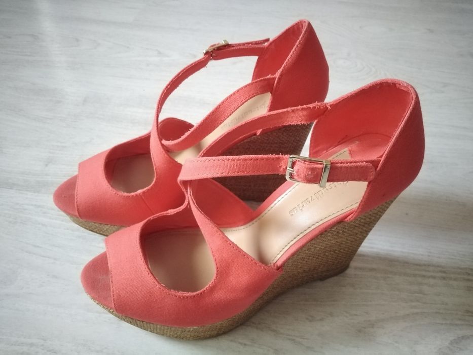 Buty na koturnie Stradivarius rozm. 37