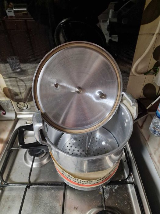 Panela de pressao nova.