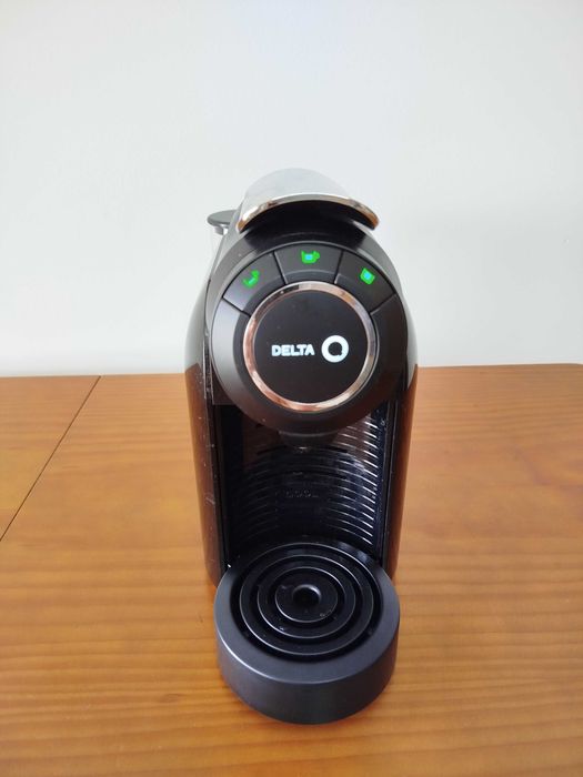 Máquina de café Delta Q semi nova