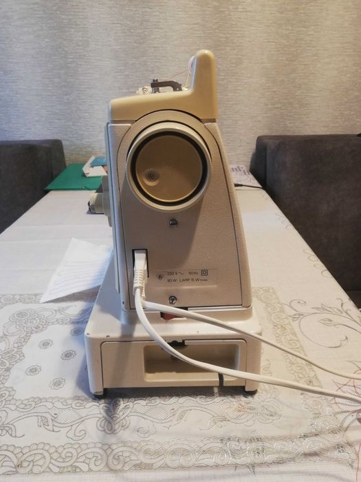 Sprzedam bardzo ładną maszynę do szycia Łucznik 884