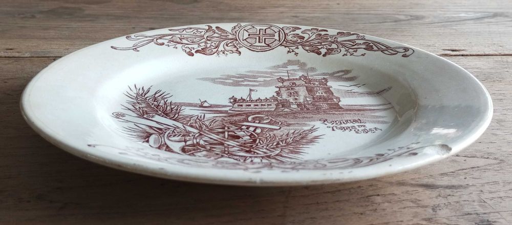 Antigo prato em faiança Massarelos "Torre de Belém"