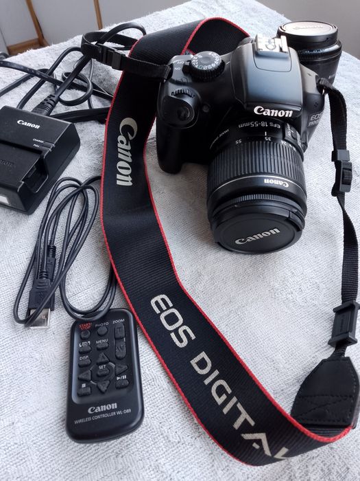 Фотоапарат Canon EOS 1100D