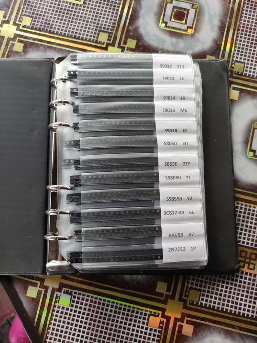 Книга з набором SMD резисторів