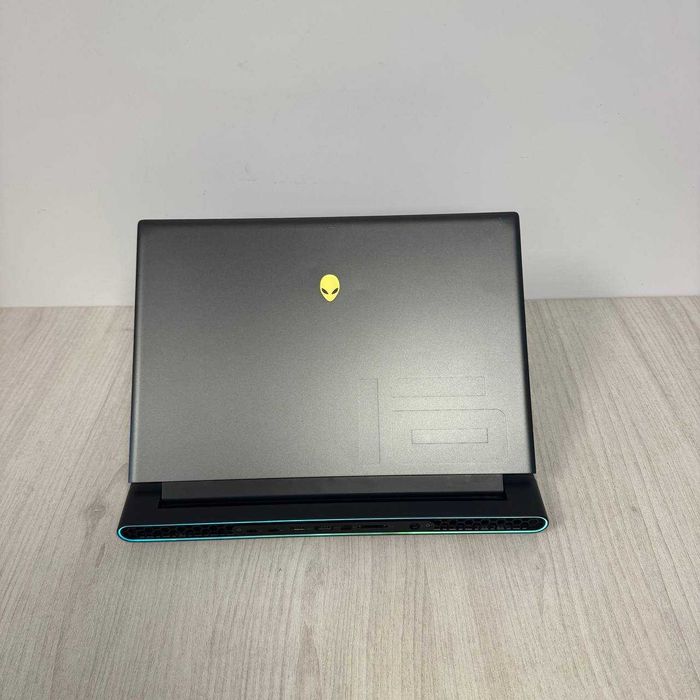 Dell Alienware m16 R1 2K 240Hz Ryzen 9 7845HX 16GB 1TB RTX 4080