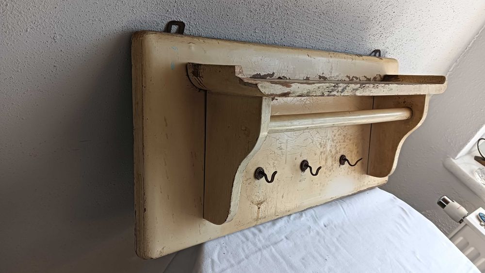 Stara drewniana półka