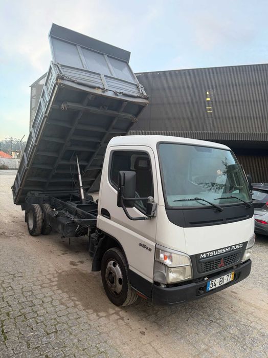 Carrinha Mitsubishi canter tribasculante
