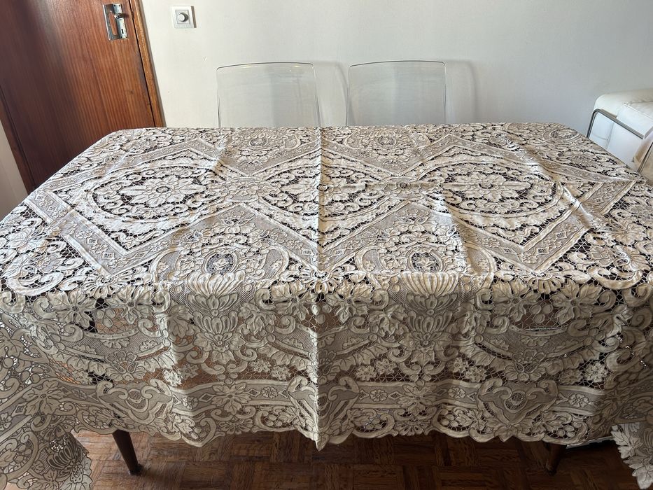 Toalha bordado Madeira Linho creme bordado a seda