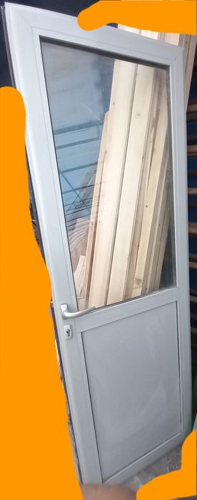 Очень тяжёлая массивная дверь