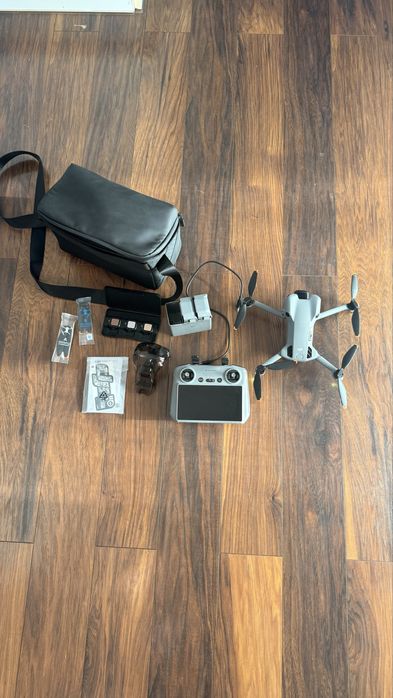 Dron DJI Mini 5 Pro Fly More Combo z aparaturą RC2