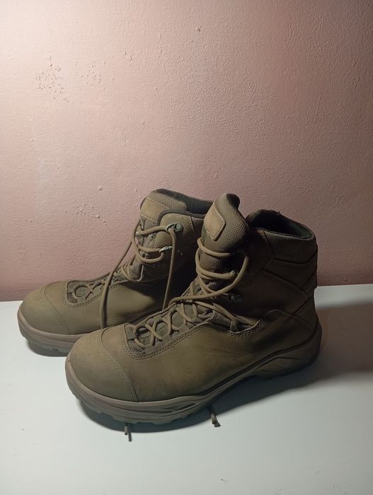 Продам комплект берцы, зимняя куртка, штаны, шапка